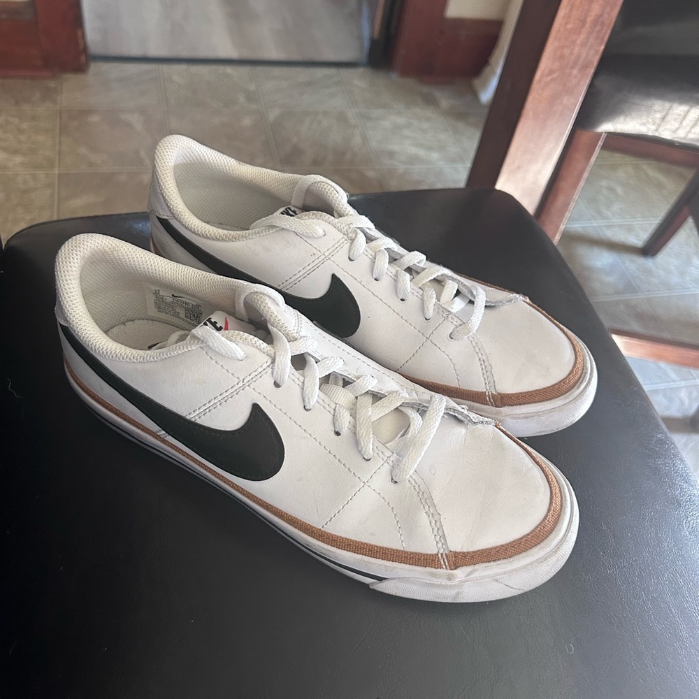 Nike Court Legacy